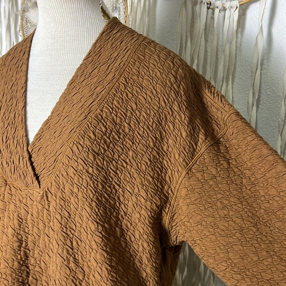 Lululemon Rippled V-Neck Pullover in Copper Brown size 4 - Picture 3 of 12